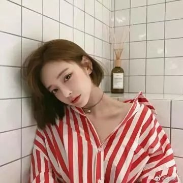 街上流行红裙子